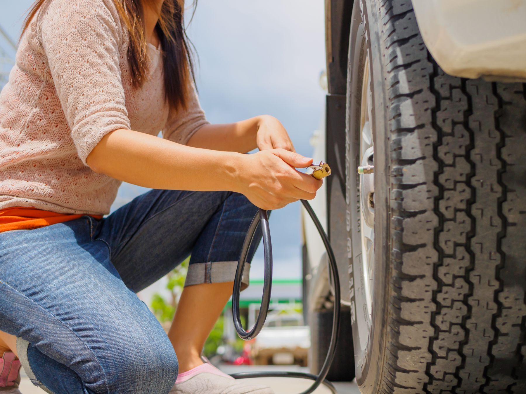 woman-filling-her-tires-with-air